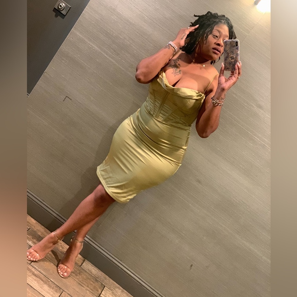 🦋🛍️🧋 TONI IS LIVE 🎉 SHARE SHOW 🎉 - Picture 5 of 7